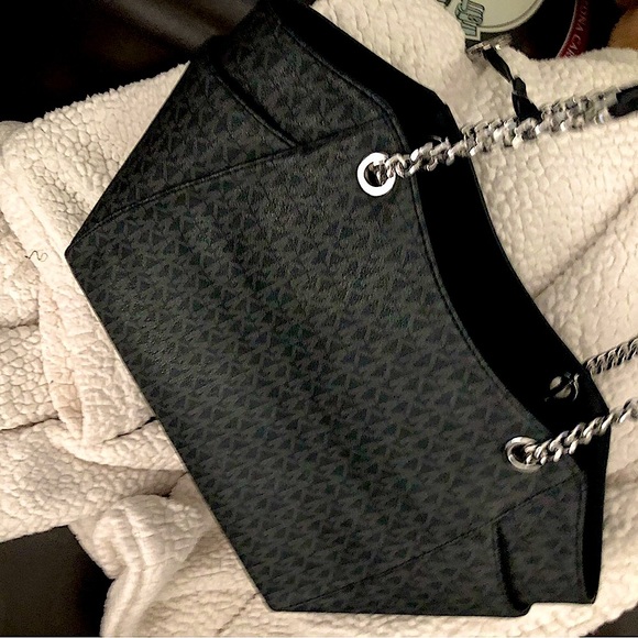 MICHAEL Michael Kors purse -Large chain shoulder Tote - Picture 3 of 6